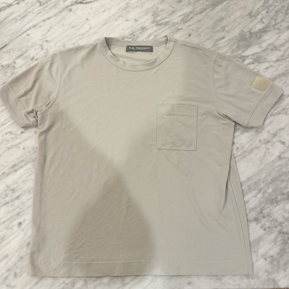 NO STAIN, BAD LIGHTING. men’s small blank white tee with pocket sm product